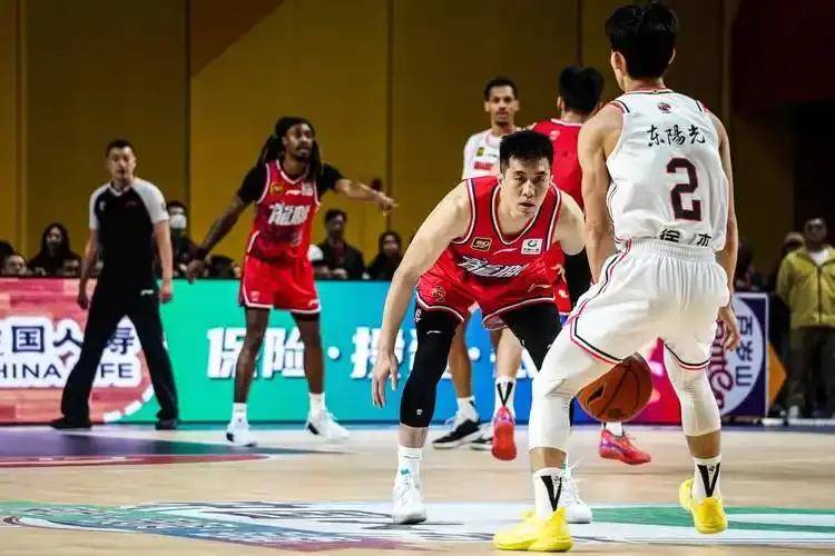 lol竞猜-包含今晚体能课后，埃因霍温强势反弹备战CBA季后赛，引发热议，赛季目标并未改变的词条